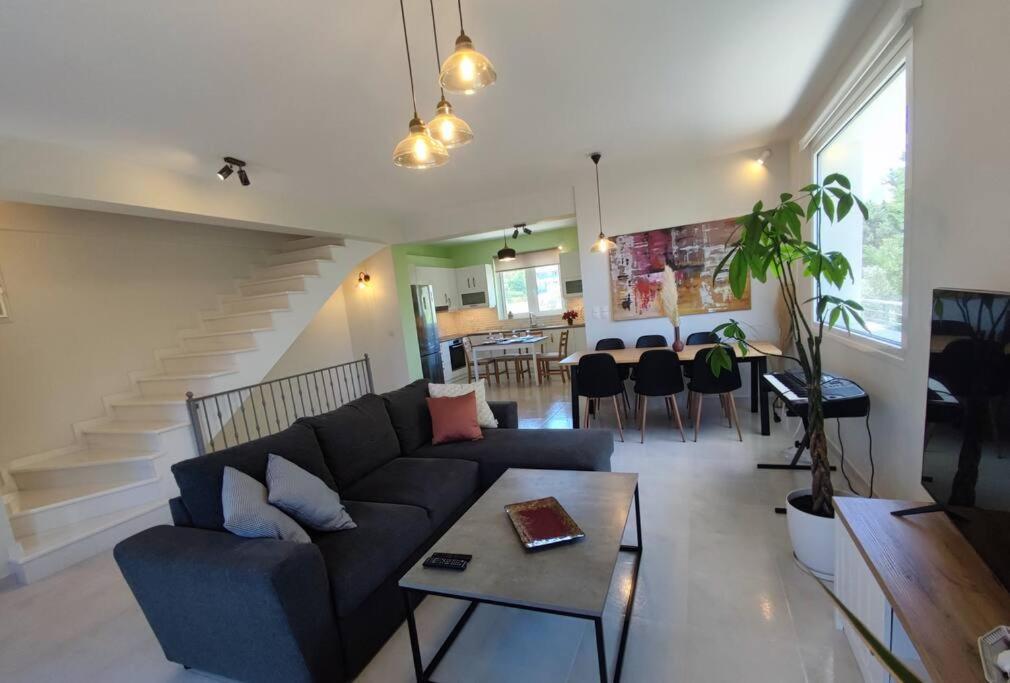 The Bright House A Two-Storey Maisonette In Loutraki Villa Екстериор снимка